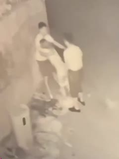 青岛黄岛区女子醉酒被捡尸轮奸前后夹鸡还要提防路人经过却让天眼系统曝光