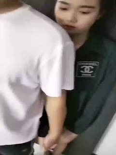 大屌男大战OL制服黑丝上篇深喉口交大屌娇小女友有点受不了快速打桩