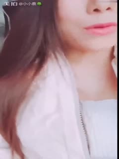 像邓丽欣的妹子自摸勾引滴滴司机再车上给司机口交